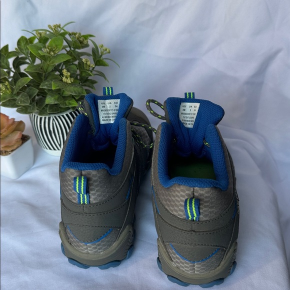 Shoes - Picture 3 of 4